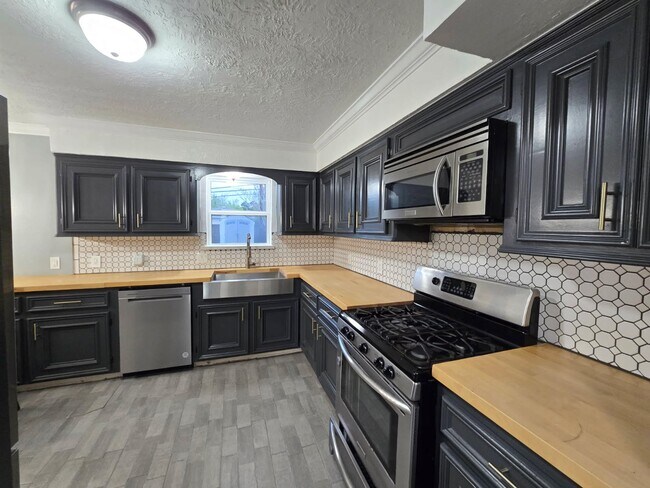 Photo - 11102 Endicott Ln