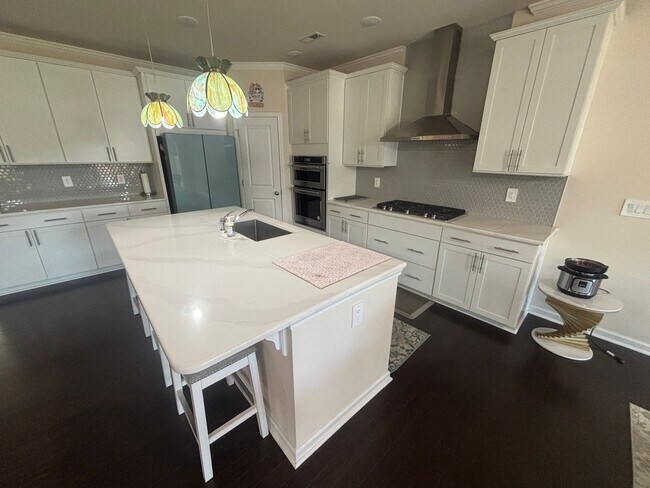 Photo - Room in House on Aintree Ave