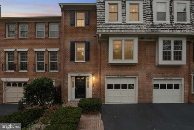 Photo - 5118 Woodmire Ln