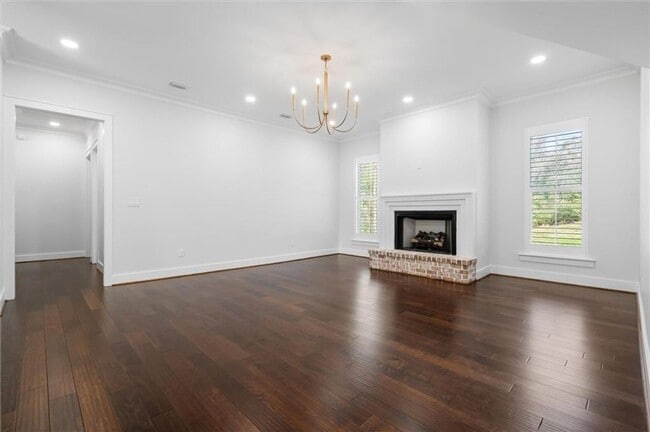Photo - 5488 Hilltop Dr N