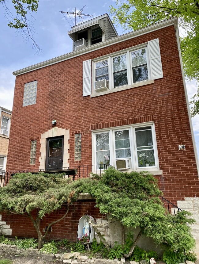 Building Photo - 2831 N 75th Ave Unit 2R