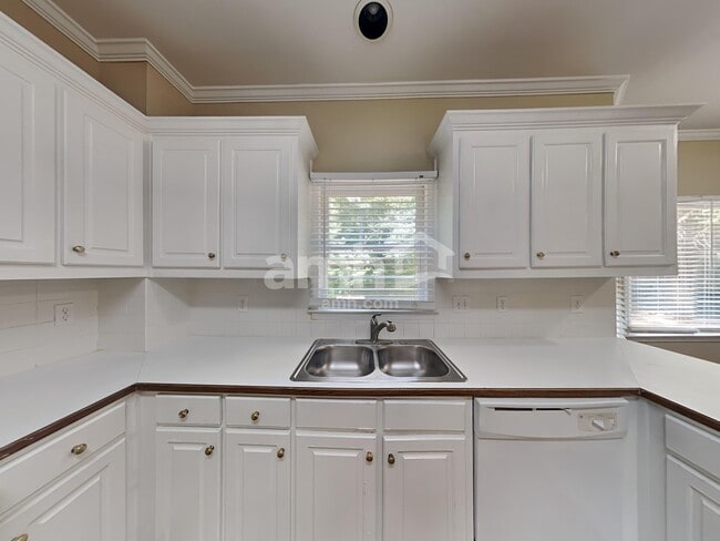 Photo - 623 Chesterfield Dr