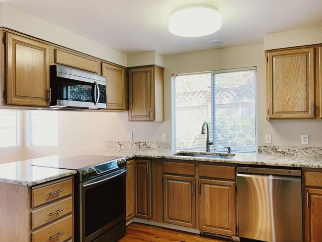 Photo - 3Bd/2.5Ba Kirkland Townhome