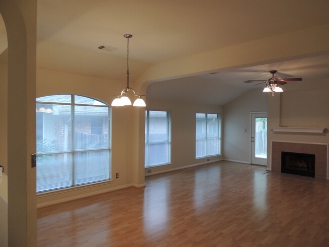 Photo - Beautiful 3 bedroom home Close to The Domain!