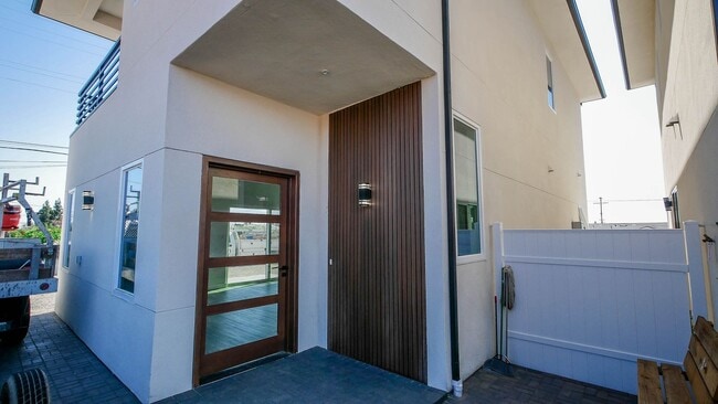 Photo - 5535-5539 Potomac St. Unidad 5539