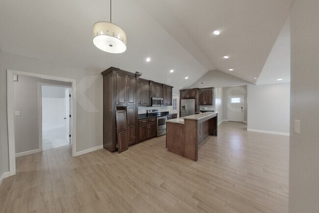 101 Lyn Ln