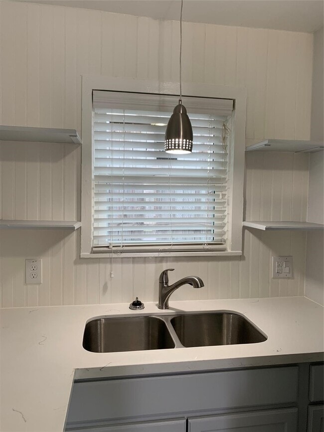 Photo - 2303 Blodgett St