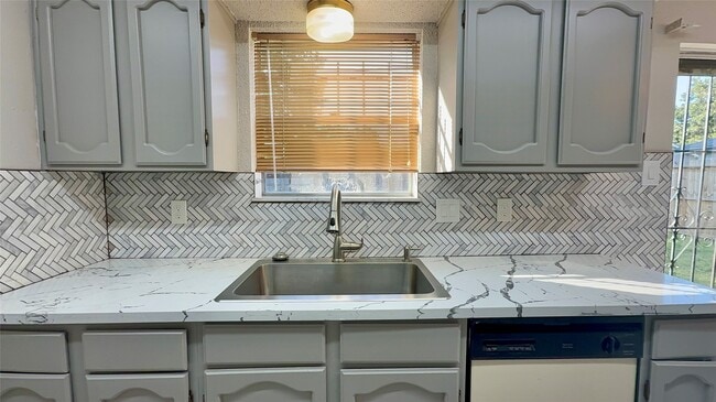 Photo - 12715 Middlesbrough Ln