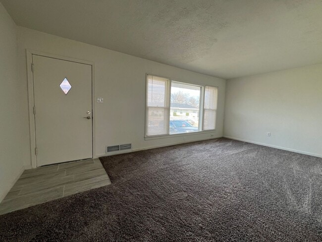 Photo - 1120 NW Carroll Dr