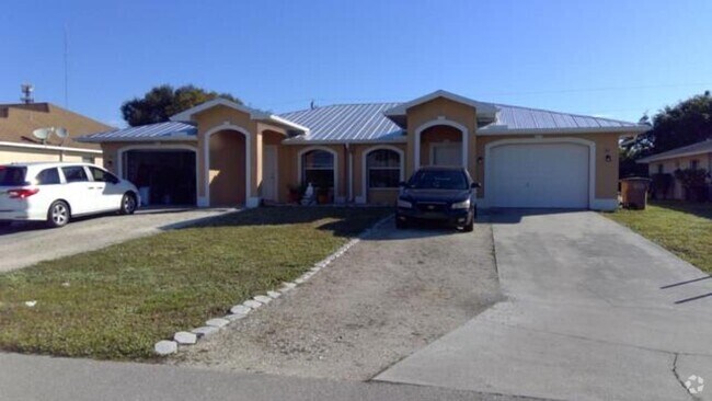Building Photo - Coming Soon - May 12th - Call to schedule ... Unit 19 SE 23rd Place Rental