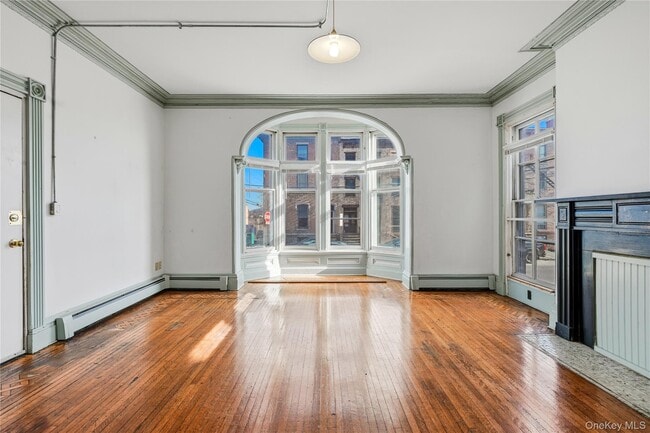 Building Photo - 203 Grand St Unit 1