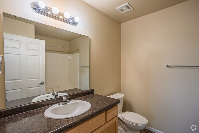 2BR, 2BA - 1,057SF - Primary Bathroom