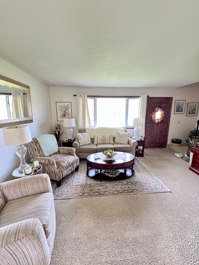 Photo - AVAILABLE MAY - Large 2 Bedroom Apartment! Unit 1618 N 32nd St