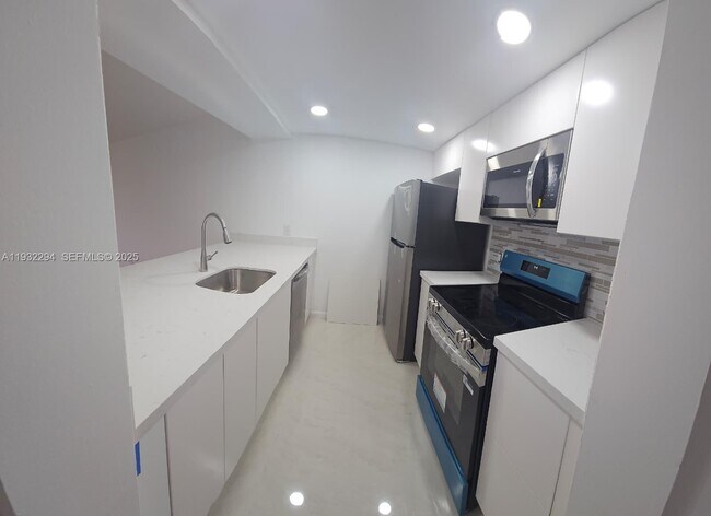 Building Photo - 8180 Geneva Ct Unit 518