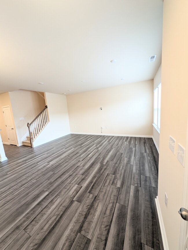 Photo - 5613 Edessa Ave