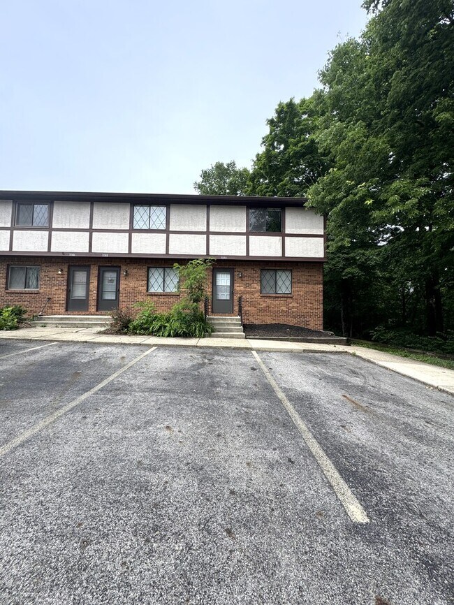 Building Photo - 3090 Highcliff Ct Unit 3090