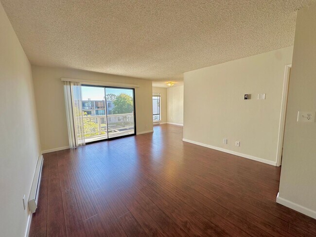 Photo - $500 OFF FIRST MONTH RENT - 1 Bed 1 Bath Available in Watergate Complex of Emeryville!!! Unidad 405