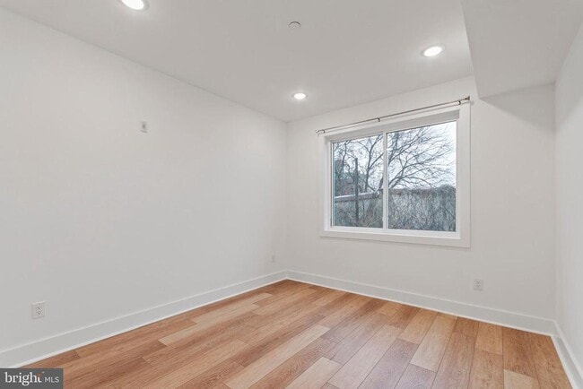 Photo - 2904 W Diamond St Unidad 3