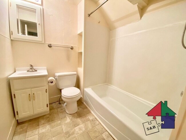 Photo - 225 Elm St Unidad #1