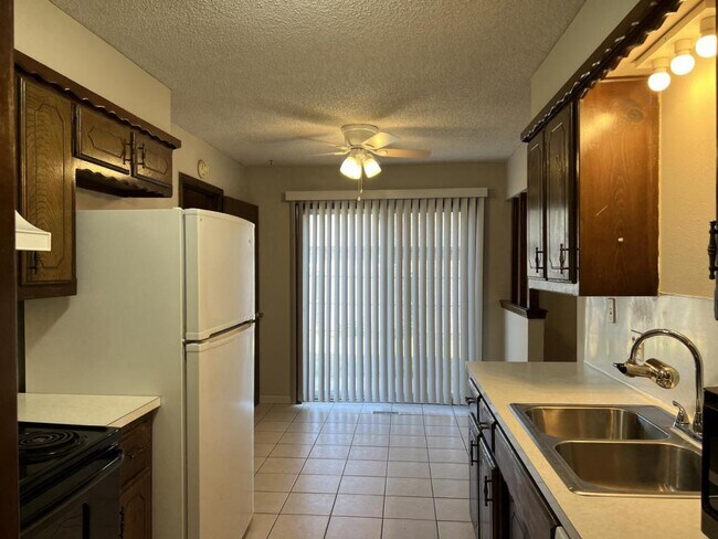 Photo - 828 Euclid St