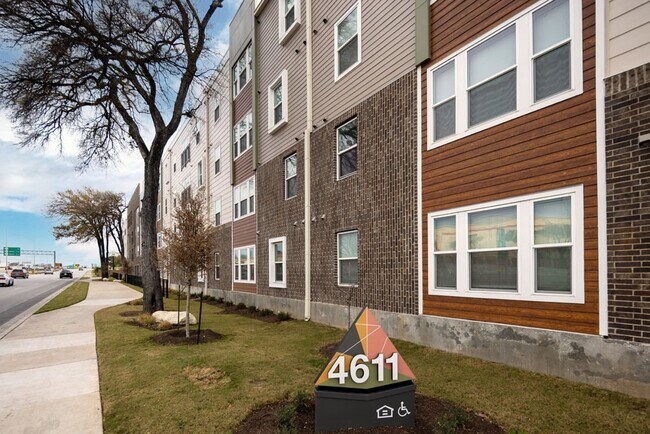 Photo - 4611 N Interstate 35 Frontage Rd Unit False