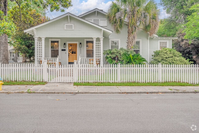 Building Photo - Bungalow Heaven in Baldwin Park! Rental