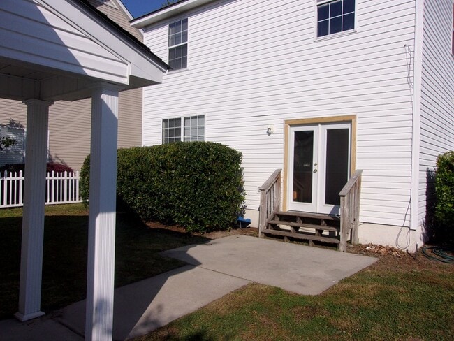 Photo - 3 Bedroom / 2.5 Bathroom with 2 car garage...