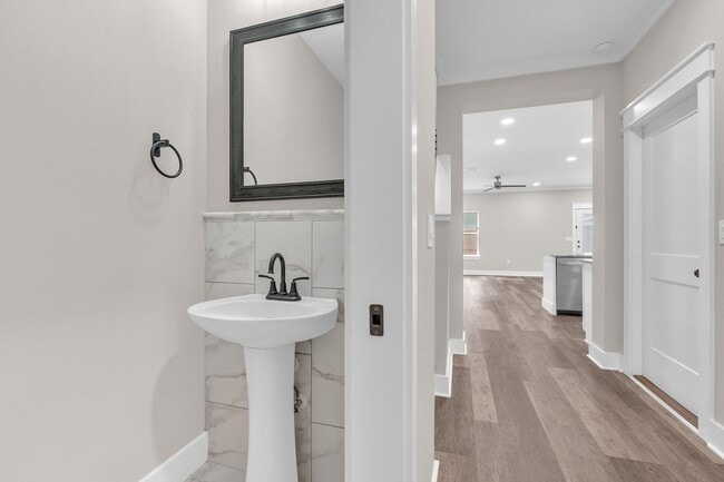 Photo - Modern 3 Bedroom Townhome!!