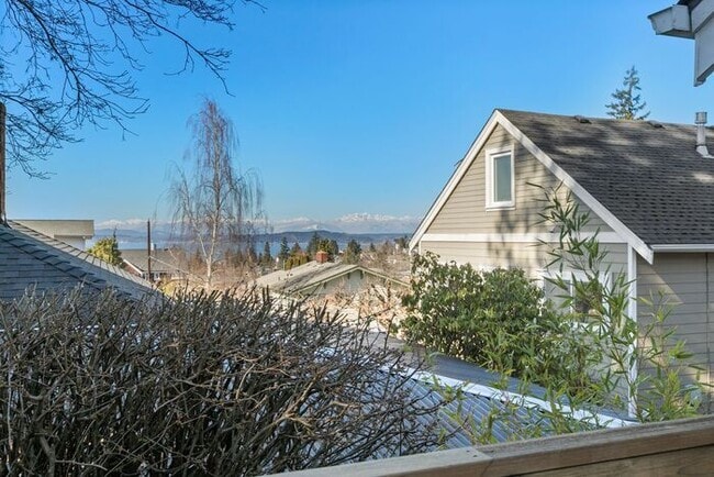 Photo - Gorgeous AIR CONDITIONED West Seattle Char...
