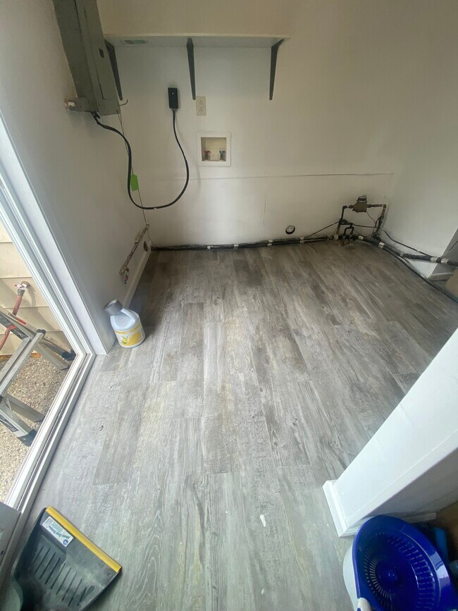 Photo - 408 E Broadwell St