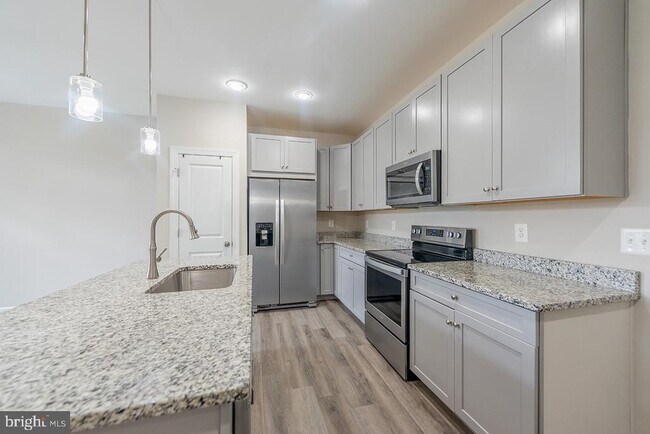 Photo - 102 Coralyrose Ct