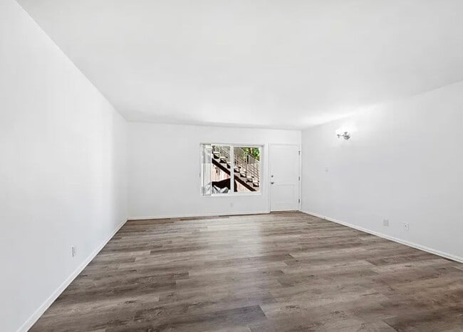 Photo - Grand Avenue Apartments