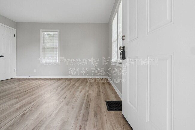 Photo - 782 Whitethorne Ave