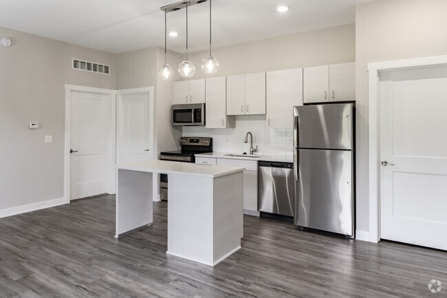 1 BR, 1 BA, 746 SF