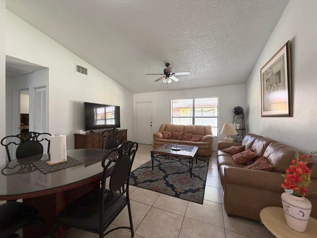 Photo - 1104 Goldenrod Rd