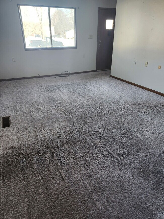 Building Photo - 1&nbsp;Bedroom&nbsp;|&nbsp;1&nbsp;Bathroom&nbsp;Walk-Out Unit 06 C