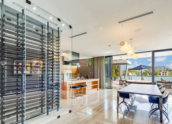 Photo - 321 E Dilido Dr