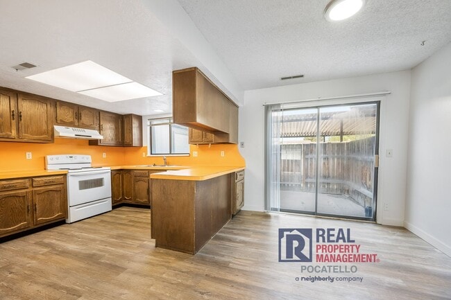 Photo - 3 bedroom 1.5 bath townhouse - 2 car carport