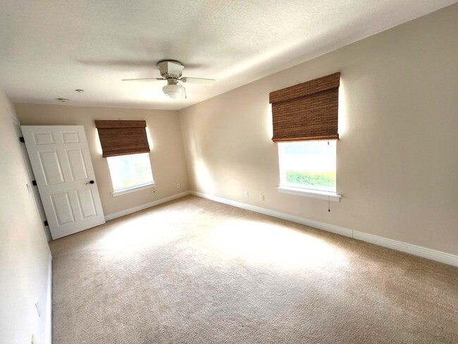 Photo - 1027 Juel St