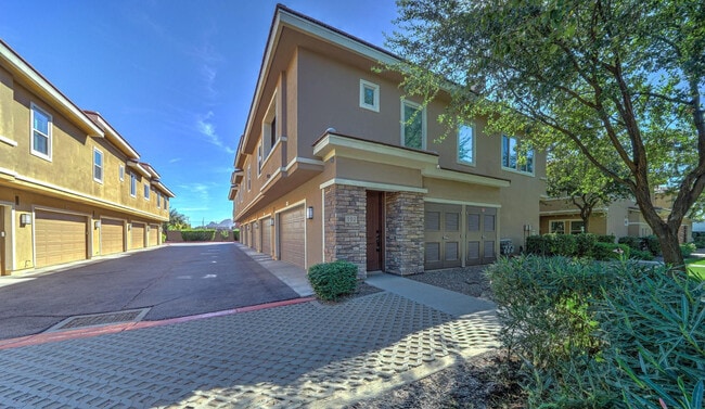 Photo - 5550 N 16th St