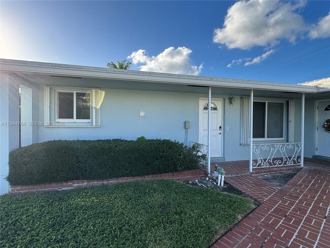 Photo - 2843 NE 30th St Unidad C