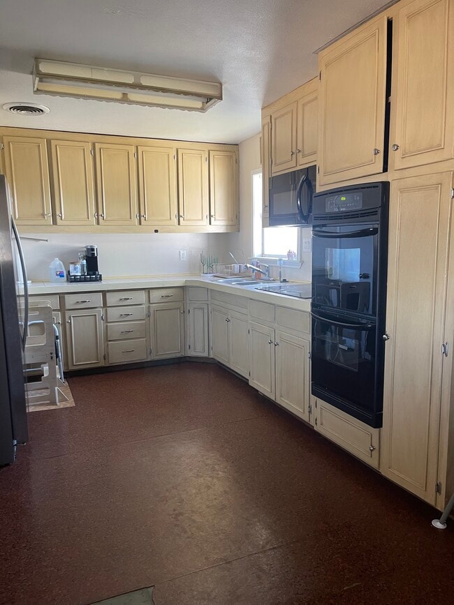 Photo - 1212 E Century Ave