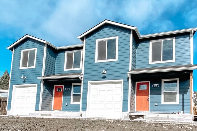 3 Bedroom 2.5 Bathroom Townhome! - 3 Bedroom 2.5 Bathroom Townhome!
