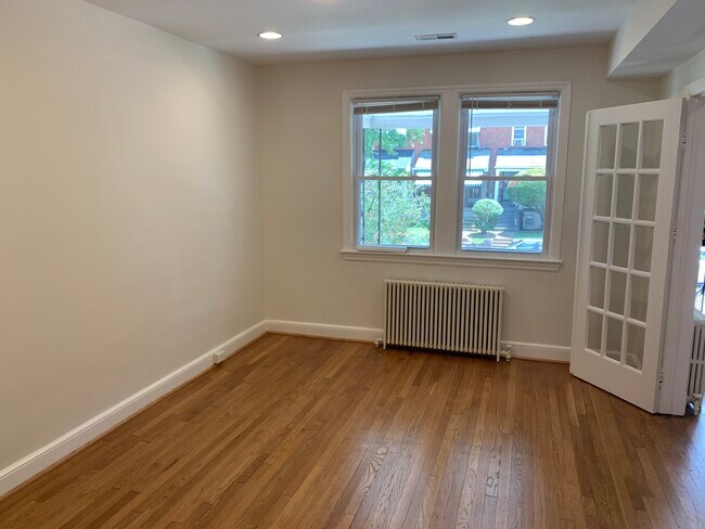 Photo - 1326 Holbrook Street, NE