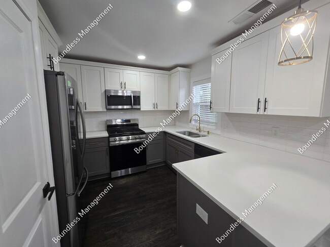 Photo - 1064 Westmoor Dr NW