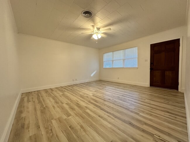 Photo - 107 Elliott Pl