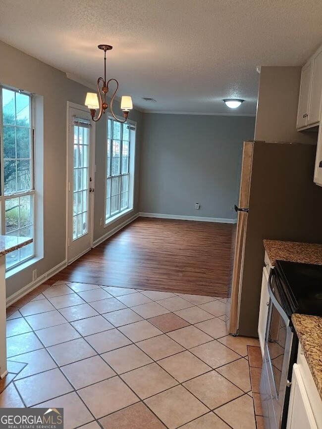 Photo - 7355 Drake Ave