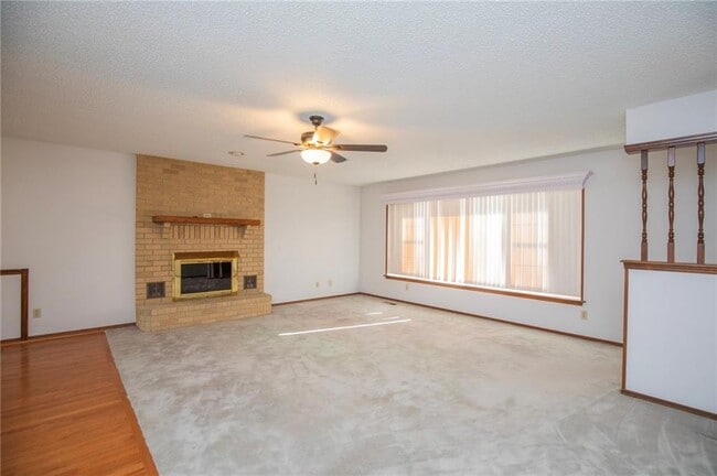 Photo - 12 Deddington Dr