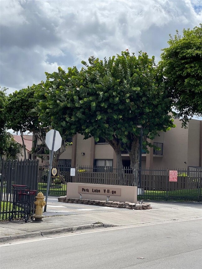 Building Photo - 200 W Park Dr Unit 207-1