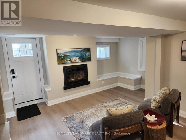 Photo - 452 D'Arcy St
